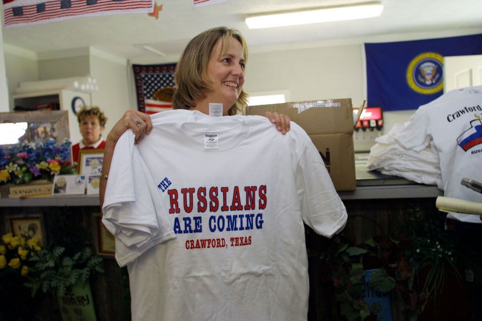 T-shirt saying 'The Russians are coming'